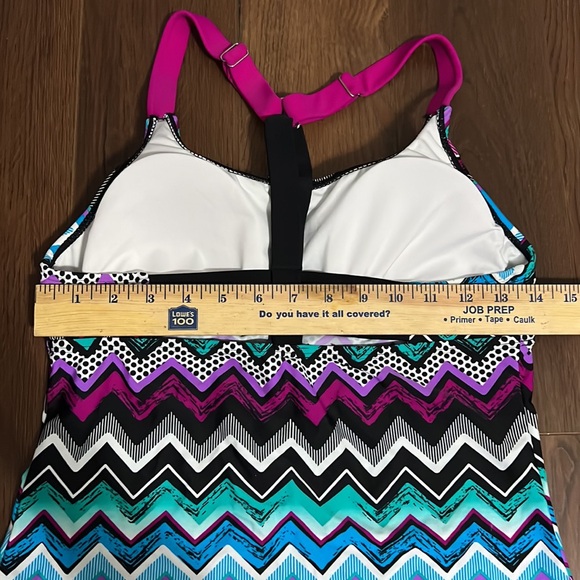 NWOT tankini top Medium Adjustable straps Colorful geo pattern - Picture 12 of 12